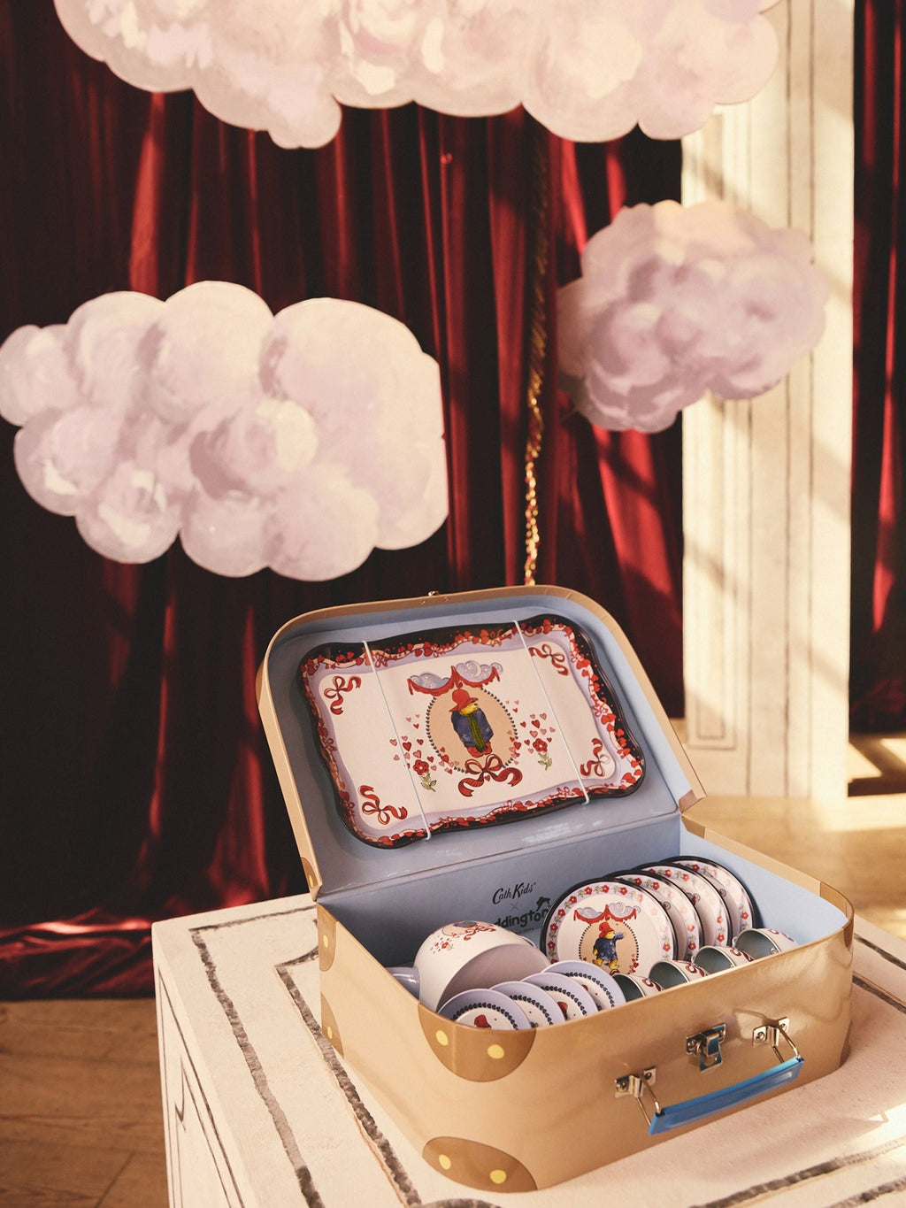 Children’s Vintage Tea Set with Carry Case – 15-Piece Pretend Play Set (Cups, Plates, Teapot & Tray)